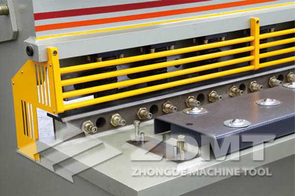 簡易式防護柵欄.jpg 簡易式防護柵欄.jpg