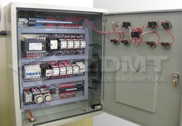 電控箱.jpg 電控箱.jpg