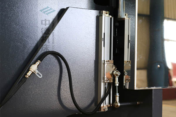 ZDPE8025采用進(jìn)口光柵尺,高精度傳感,Y軸位置數(shù)據(jù)反饋無延時.jpg ZDPE8025采用進(jìn)口光柵尺,高精度傳感,Y軸位置數(shù)據(jù)反饋無延時.jpg