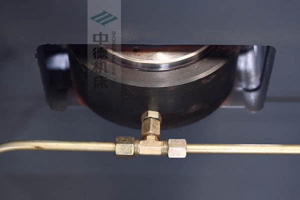 ZDPE8025高精度液壓撓度補(bǔ)償,高品質(zhì)油缸,有效補(bǔ)償中間位置角度偏差.jpg ZDPE8025高精度液壓撓度補(bǔ)償,高品質(zhì)油缸,有效補(bǔ)償中間位置角度偏差.jpg